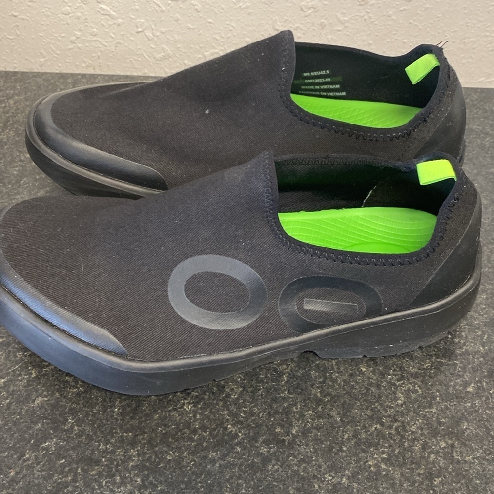 MEN'S OOMG EEZEE LOW SHOE - BLACK 42.5 - Picture 2 of 5